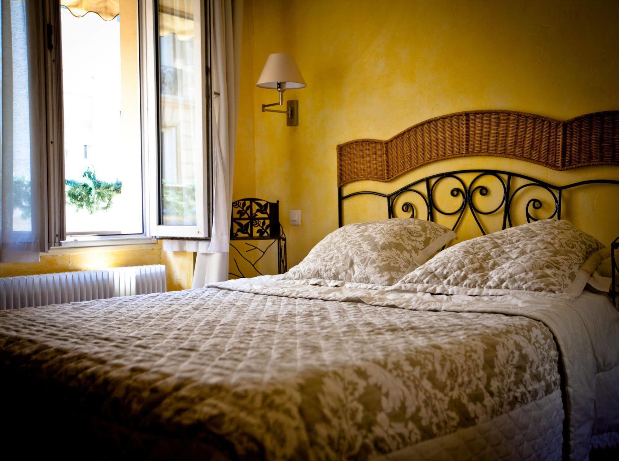 Hotel De La Tulipe Párizs Kültér fotó