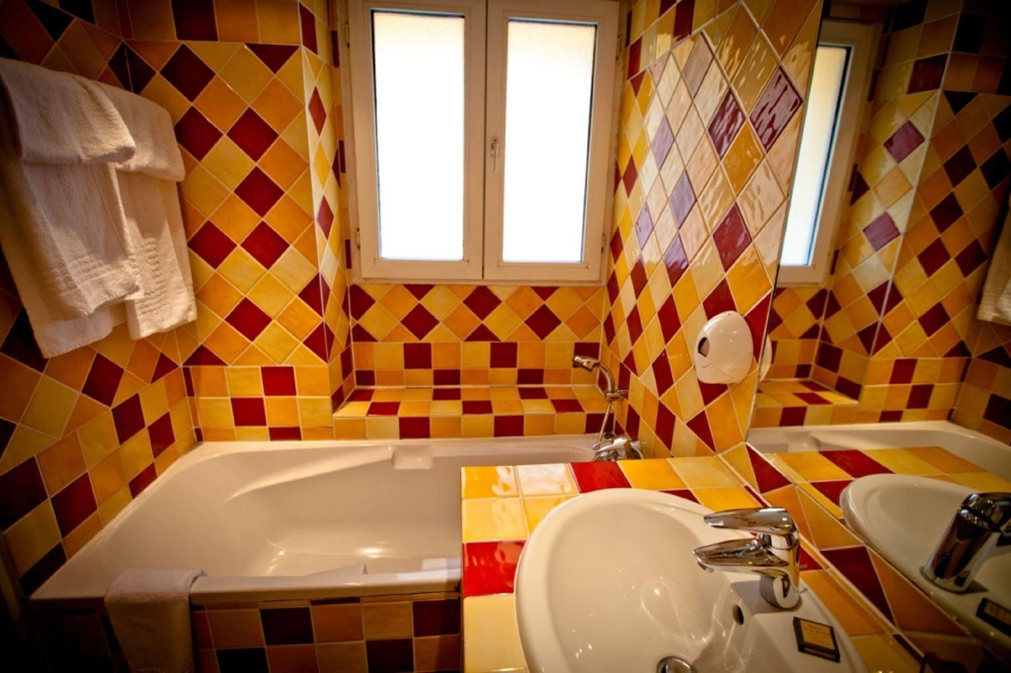 Hotel De La Tulipe Párizs Kültér fotó