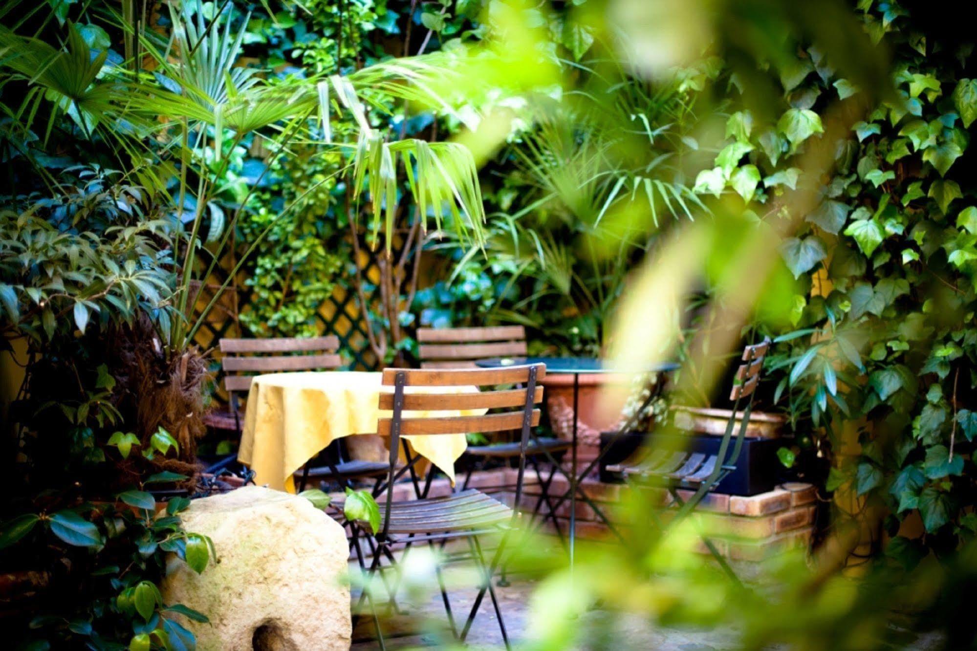Hotel De La Tulipe Párizs Étterem fotó
